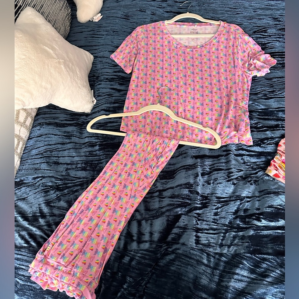 Posh Peanut x Lisa Frank Logo print women’s pajama set size medium
